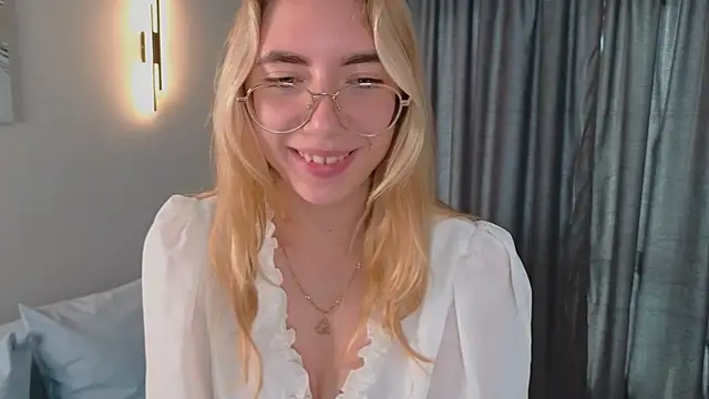 KatherineWill online show from October 22, 2025, 12:16 pm