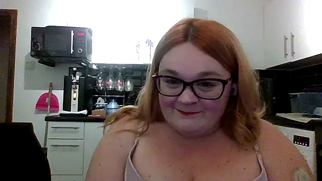 Snapshot of Curvy-AmyX chatting on October 14, 2025, 8:20 pm Curvy-AmyX online show from October 14, 2025, 8:20 pm