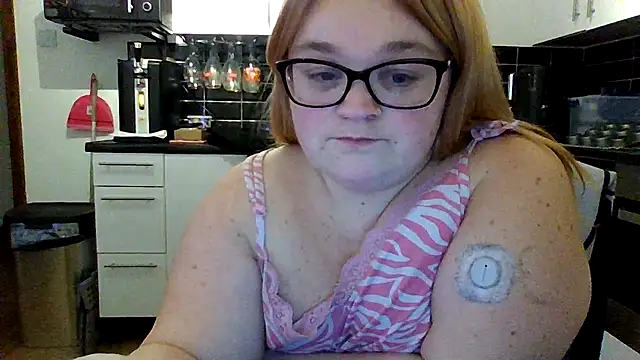 Snapshot of Curvy-AmyX chatting on October 15, 2025, 10:21 pm Curvy-AmyX online show from October 15, 2025, 10:21 pm