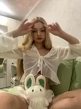 Snapshot of _Siennaaa_ chatting on November 16, 2025, 4:34 pm Siennaaa online show from November 16, 2025, 4:34 pm