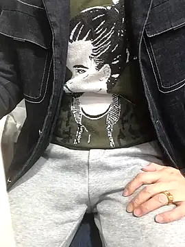 chougegg0214 online show from November 11, 2025, 1:05 am