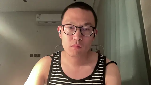 Snapshot of yewuzhibb chatting on October 2, 2025, 6:59 pm yewuzhibb online show from October 2, 2025, 6:59 pm