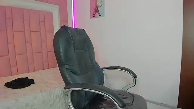 Klaret Toy online show from December 3, 2025, 7:56 pm