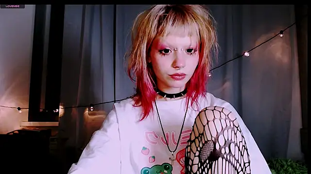 Snapshot of Pink_K1tty chatting on October 15, 2025, 12:55 am Pink K1tty online show from October 15, 2025, 12:55 am