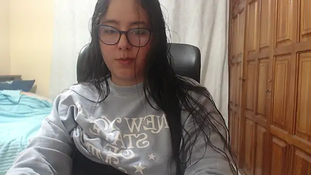 Snapshot of Venus_cat_ chatting on June 7, 2026, 4:05 am Venus cat online show from June 7, 2026, 4:05 am