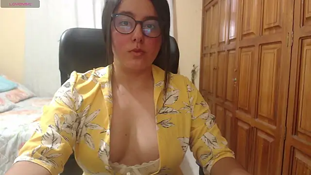 Snapshot of Venus_cat_ chatting on June 24, 2026, 10:20 pm Venus cat online show from June 24, 2026, 10:20 pm