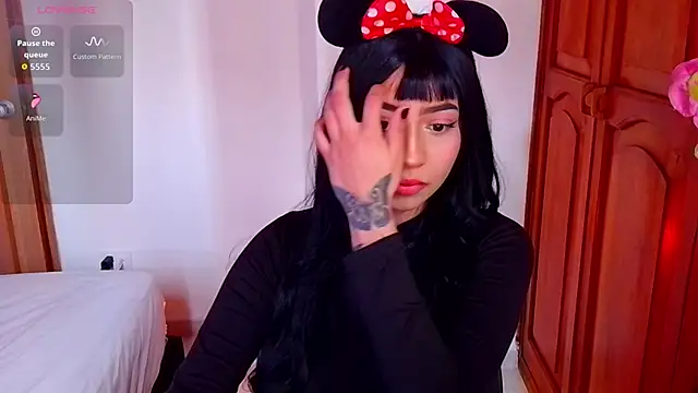 emma web  online show from November 11, 2025, 3:12 pm