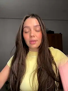 luiza barcelos online show from October 27, 2025, 6:34 pm
