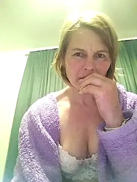 Masha412111 online show from April 22, 2026, 9:05 pm