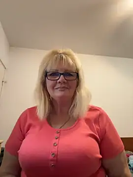 BoloshkaBlonda online show from October 14, 2025, 9:04 pm