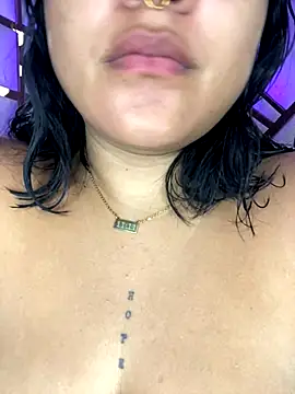 Snapshot of AryRose_ chatting on October 8, 2025, 12:25 pm AryRose online show from October 8, 2025, 12:25 pm