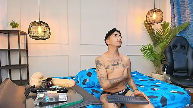 Snapshot of fkenneth_macias chatting on October 10, 2025, 4:00 am fkenneth macias online show from October 10, 2025, 4:00 am