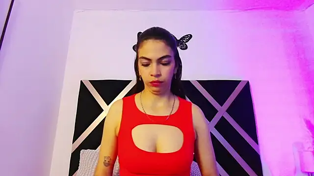 Snapshot of EvangelineBonet chatting on October 9, 2025, 12:14 pm EvangelineBonet online show from October 9, 2025, 12:14 pm