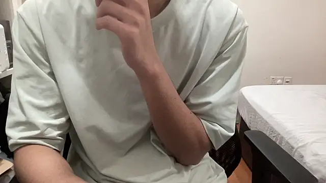 16hornydog online show from October 7, 2025, 6:27 pm