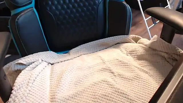 chupapi123457 online show from April 29, 2026, 8:37 pm