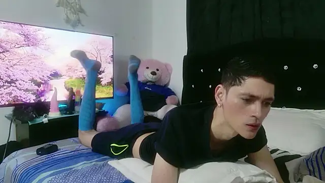 Tyler cat online show from October 9, 2025, 1:53 pm