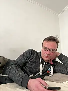 viktor1992-1-1 online show from March 6, 2026, 7:16 am