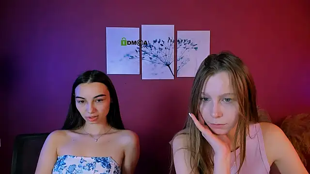 esme moore  online show from October 28, 2025, 9:35 am