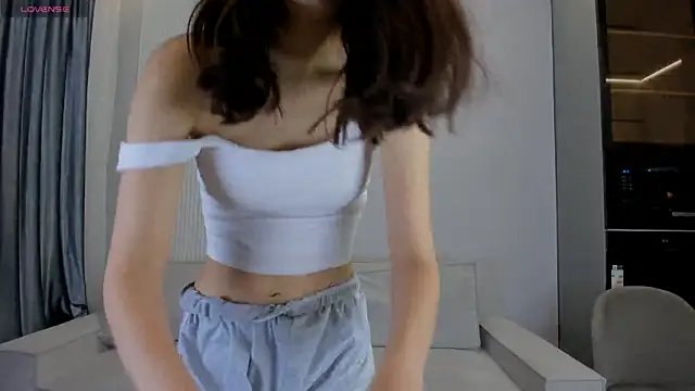 angel soo online show from November 21, 2025, 1:43 pm