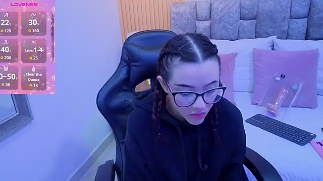 Snapshot of angel__kiss chatting on January 17, 2026, 11:37 am angel kiss online show from January 17, 2026, 11:37 am