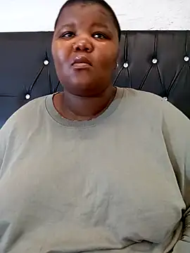 Snapshot of LadyBear2002 chatting on February 3, 2026, 8:30 am LadyBear2002 online show from February 3, 2026, 8:30 am