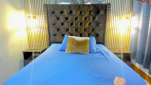 Nikki Vesper online show from April 12, 2026, 3:33 am