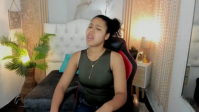 AriaVega online show from April 14, 2026, 12:44 pm