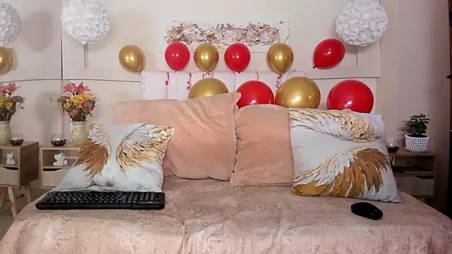 AriaVega online show from April 21, 2026, 12:33 pm