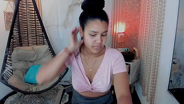 Snapshot of AriaVega chatting on May 3, 2026, 11:49 am AriaVega online show from May 3, 2026, 11:49 am