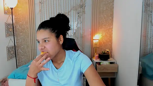 Snapshot of AriaVega chatting on May 13, 2026, 12:24 pm AriaVega online show from May 13, 2026, 12:24 pm