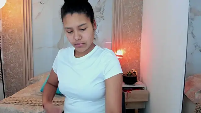 Snapshot of AriaVega chatting on May 15, 2026, 12:12 pm AriaVega online show from May 15, 2026, 12:12 pm