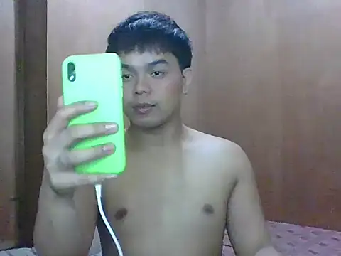 Snapshot of TarahFox chatting on October 2, 2025, 6:04 pm TarahFox online show from October 2, 2025, 6:04 pm