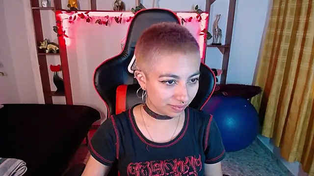 Snapshot of lunarichy22 chatting on November 5, 2025, 8:20 pm lunarichy22 online show from November 5, 2025, 8:20 pm