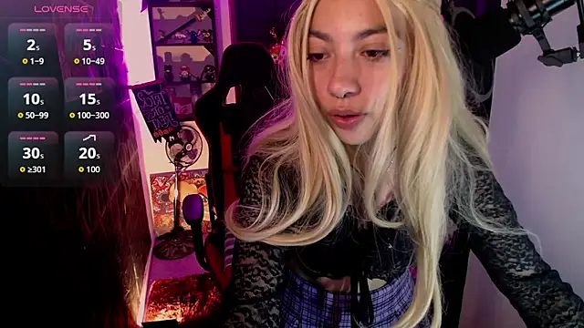 Snapshot of lunarichy22 chatting on November 18, 2025, 9:41 pm lunarichy22 online show from November 18, 2025, 9:41 pm