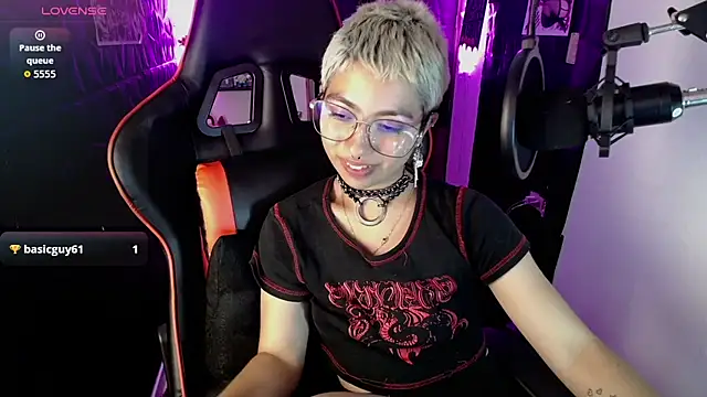 Snapshot of lunarichy22 chatting on December 16, 2025, 10:15 pm lunarichy22 online show from December 16, 2025, 10:15 pm