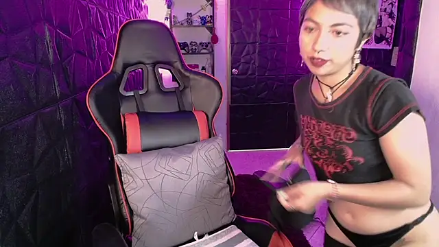 Snapshot of lunarichy22 chatting on February 16, 2026, 10:17 pm lunarichy22 online show from February 16, 2026, 10:17 pm