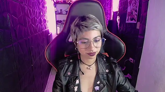 Snapshot of lunarichy22 chatting on February 24, 2026, 8:29 pm lunarichy22 online show from February 24, 2026, 8:29 pm