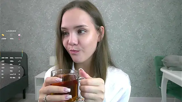 SweetSaraPie online show from October 9, 2025, 7:01 pm