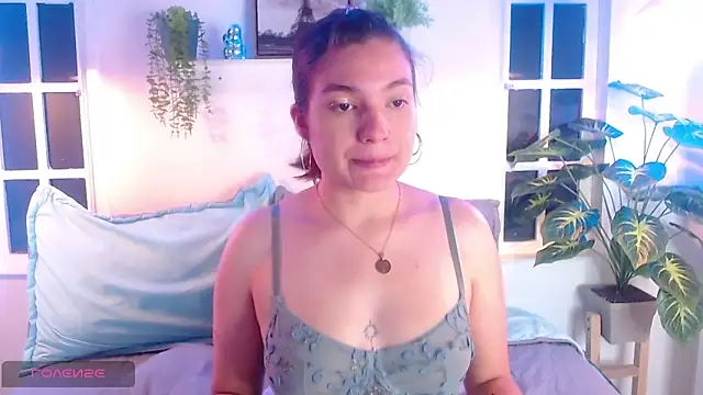 Snapshot of Viollet_C chatting on October 12, 2025, 1:37 am Viollet C online show from October 12, 2025, 1:37 am