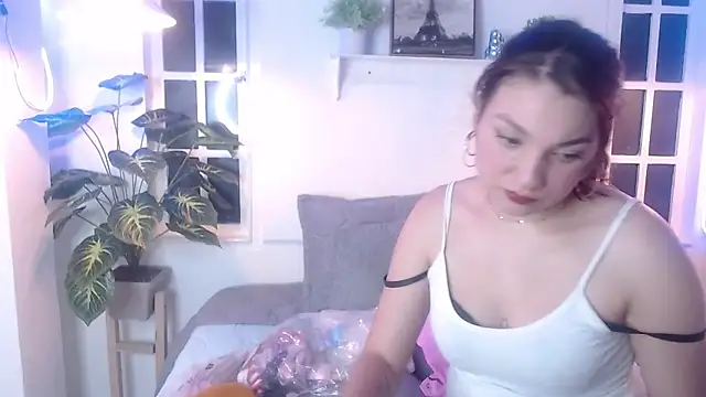 Snapshot of Viollet_C chatting on October 23, 2025, 1:49 am Viollet C online show from October 23, 2025, 1:49 am