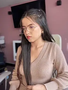 Snapshot of KyliePink_ chatting on October 4, 2025, 11:41 am KyliePink online show from October 4, 2025, 11:41 am