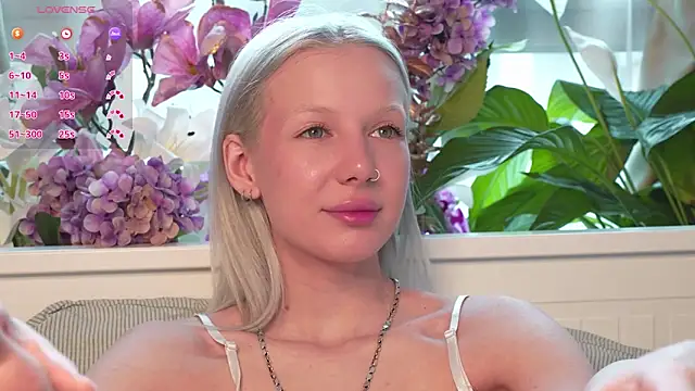 RanyThomson online show from November 14, 2025, 12:04 pm