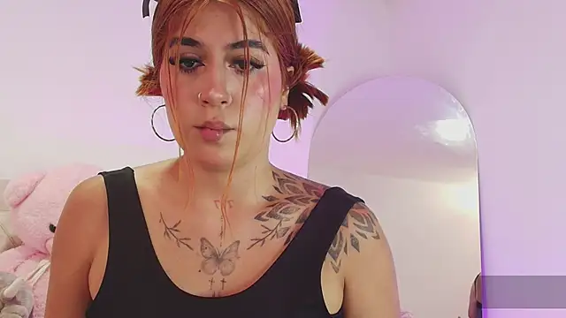 SoofiKiss online show from April 14, 2026, 6:58 pm