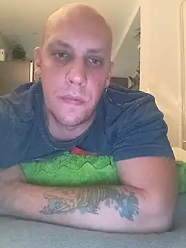 Snapshot of Kobradera1984 chatting on October 9, 2025, 11:36 pm Kobradera1984 online show from October 9, 2025, 11:36 pm