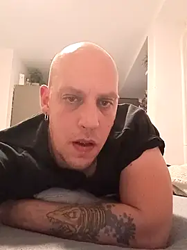 Snapshot of Kobradera1984 chatting on October 17, 2025, 3:58 pm Kobradera1984 online show from October 17, 2025, 3:58 pm