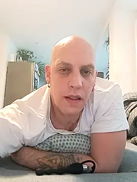 Snapshot of Kobradera1984 chatting on December 1, 2025, 8:52 am Kobradera1984 online show from December 1, 2025, 8:52 am