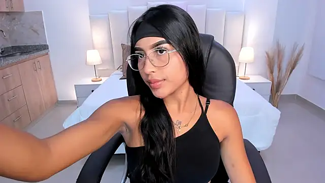Snapshot of Silvana_velvet chatting on October 23, 2025, 7:01 pm Silvana velvet online show from October 23, 2025, 7:01 pm