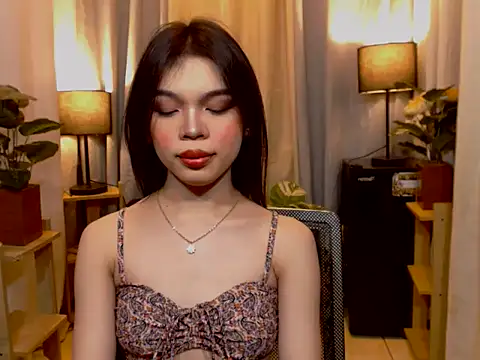 TWINKTRANSSHANEL online show from February 17, 2026, 10:34 am