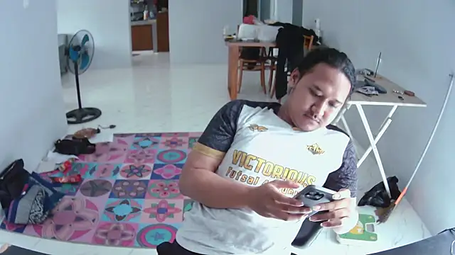 latexidn online show from November 15, 2025, 6:22 am