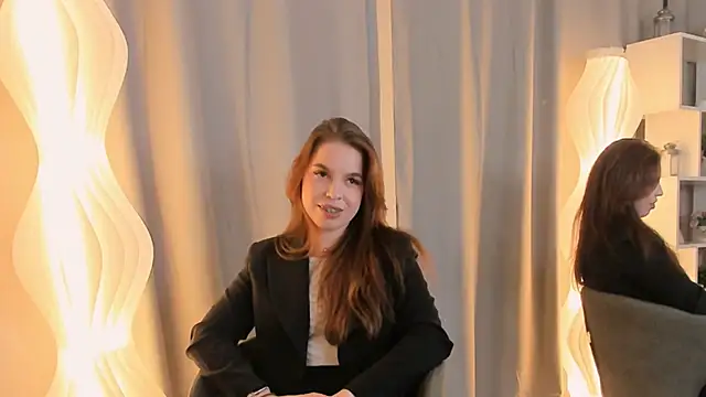 ToniaRoehr online show from October 4, 2025, 7:50 am